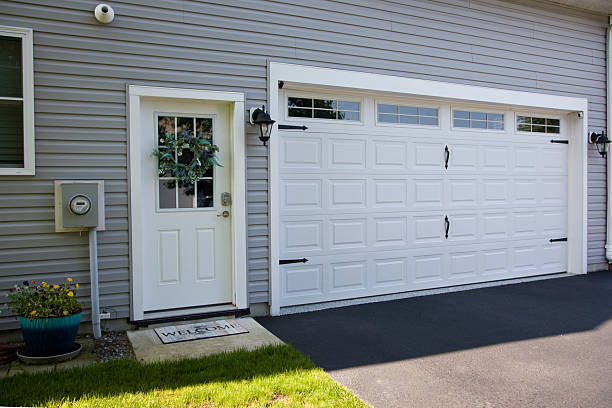 24/7 Emergency Garage Door Panel Replacement experts in Avon, IN